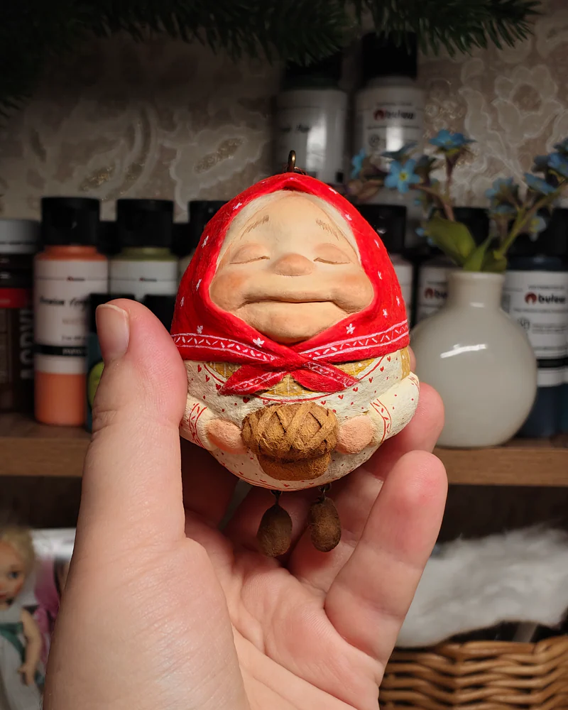 Ватная ёлочная игрушка "Бабуся с пирогом"