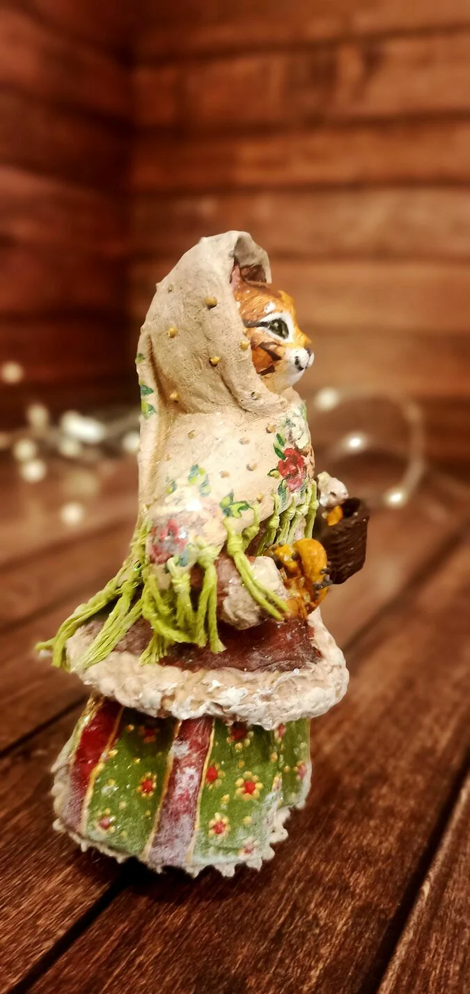 Кошечка Маруся с корзинкой