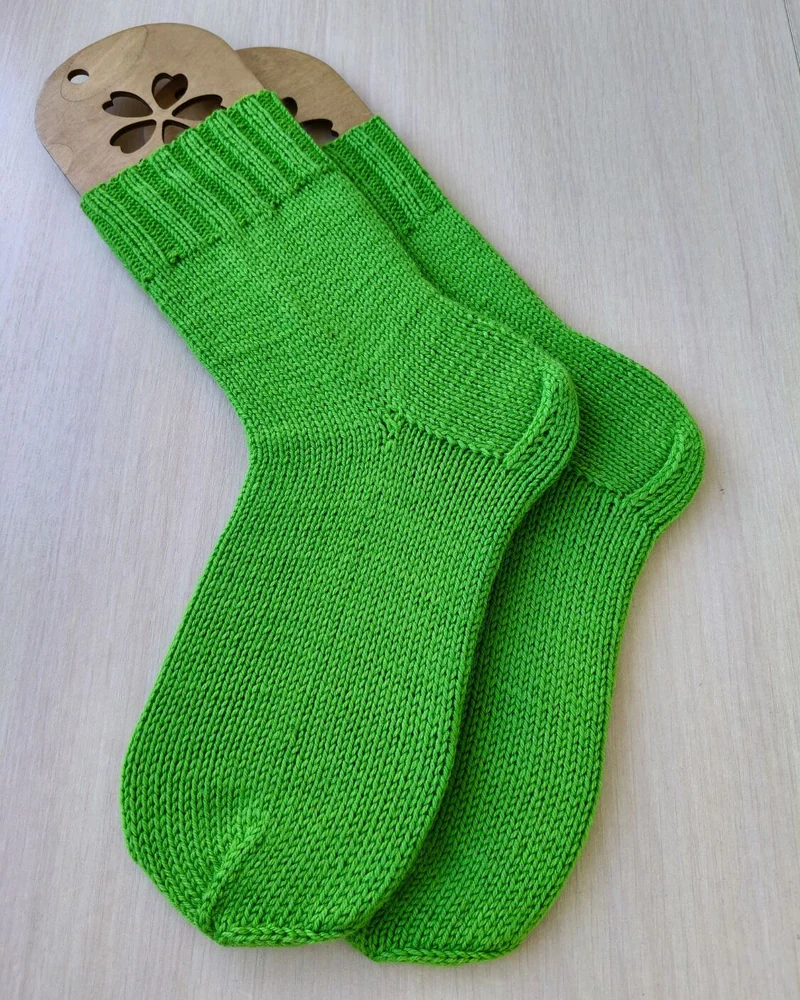 Зелёные яркие вязаные носки шерстяные Базовая коллекция RussianSocks — Зеленые носки