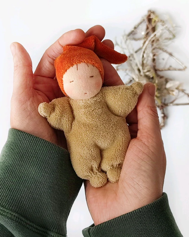 Маленький новогодний гномик, первая игрушка малыша — коричневый