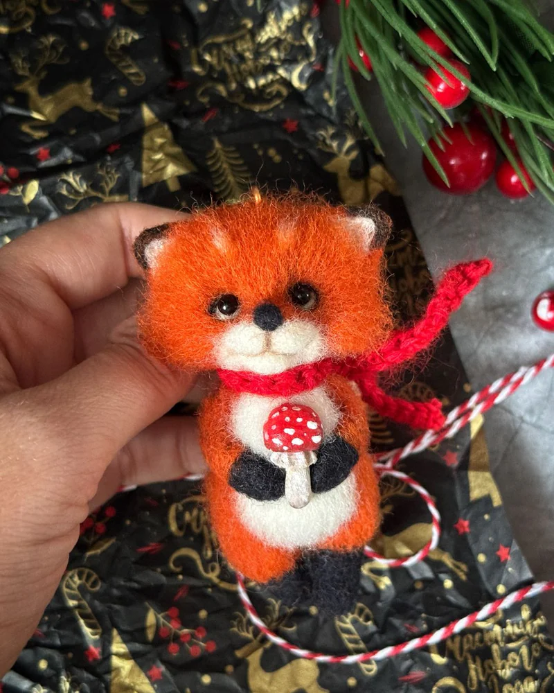 Ёлочная игрушка Лиса с мухомором
