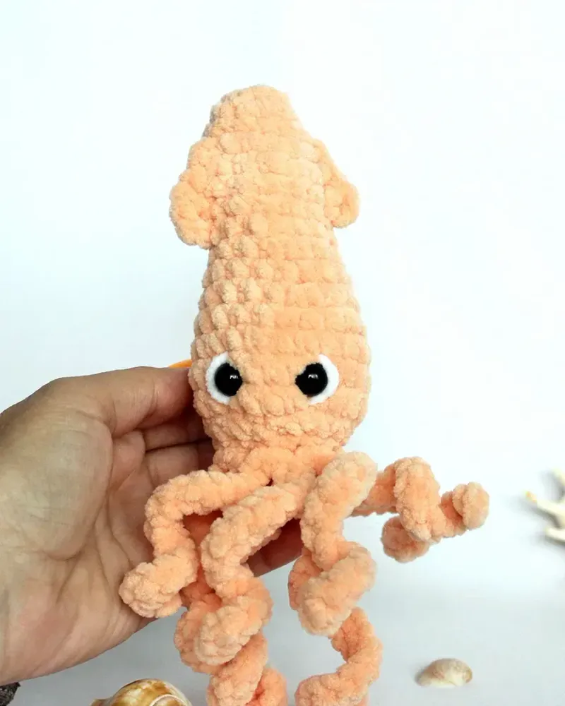 Мягкая вязаная игрушка «Кальмар» — Телесный