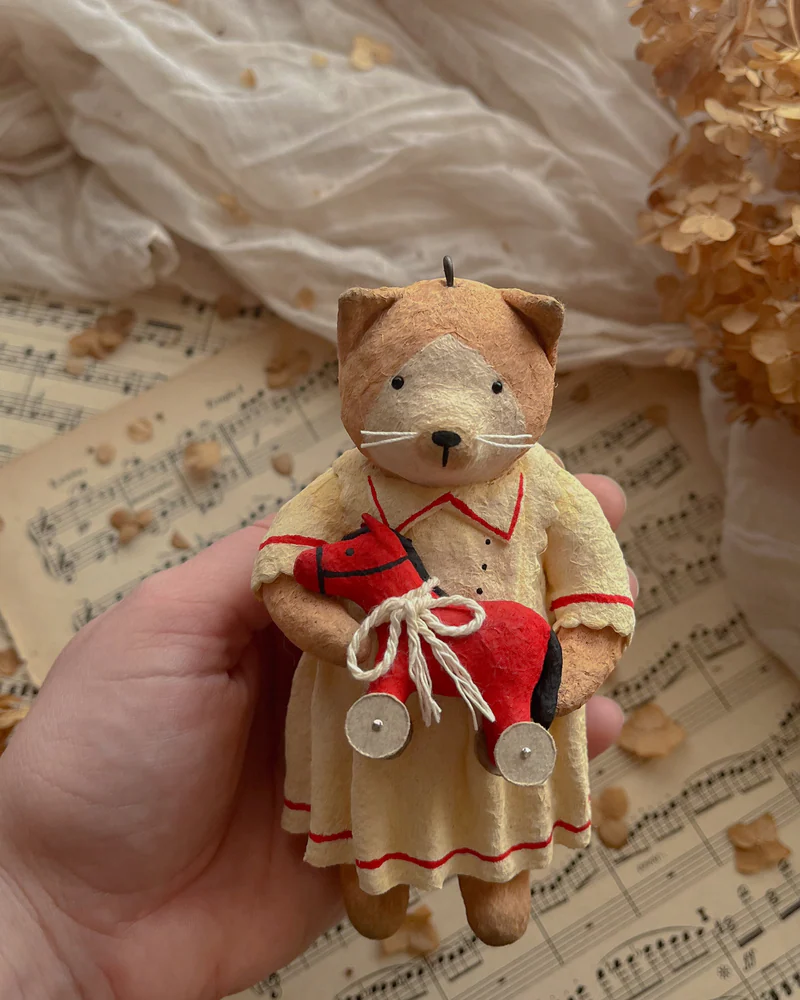 Кошечка с лошадкой из ваты