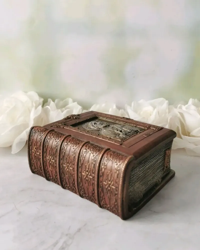 Шкатулка-книга «Библия»