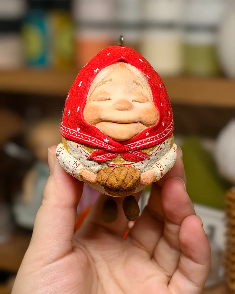 Ватная ёлочная игрушка "Бабуся с пирогом"