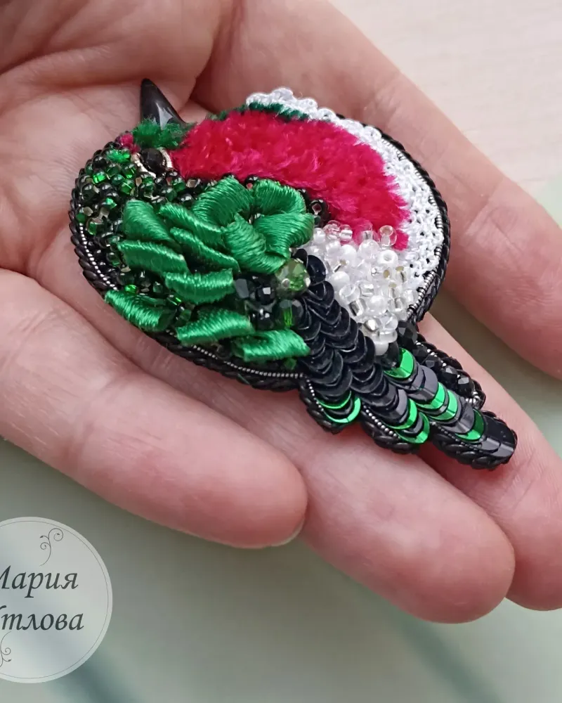 Брошь «Пташка», красно-зелёная
