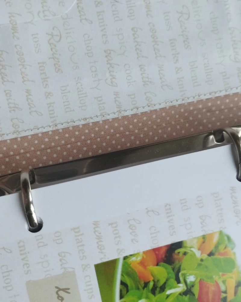 Кулинарная книга на кольцах 13×16 см — Пудровая в горошек, батончики
