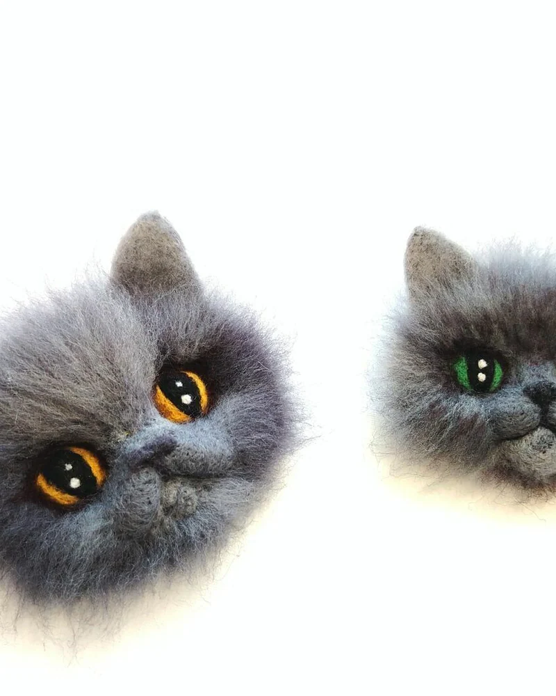 Брошь-булавка валяная «Котейка» — Жёлтые глаза