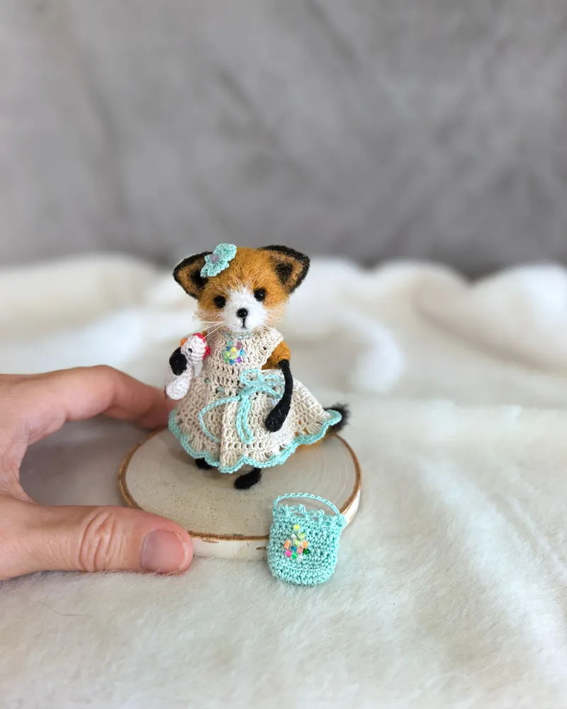 Вязаная игрушка Лиса — Лиса в платье