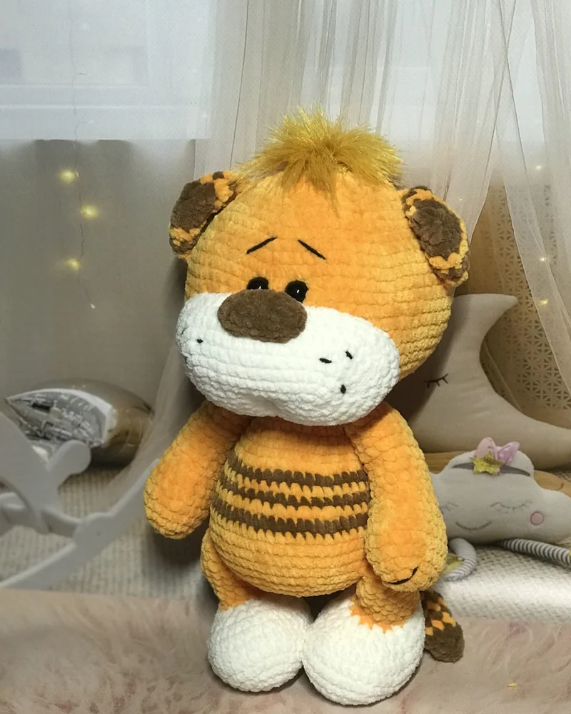Вязаный оранжевый тигрёнок