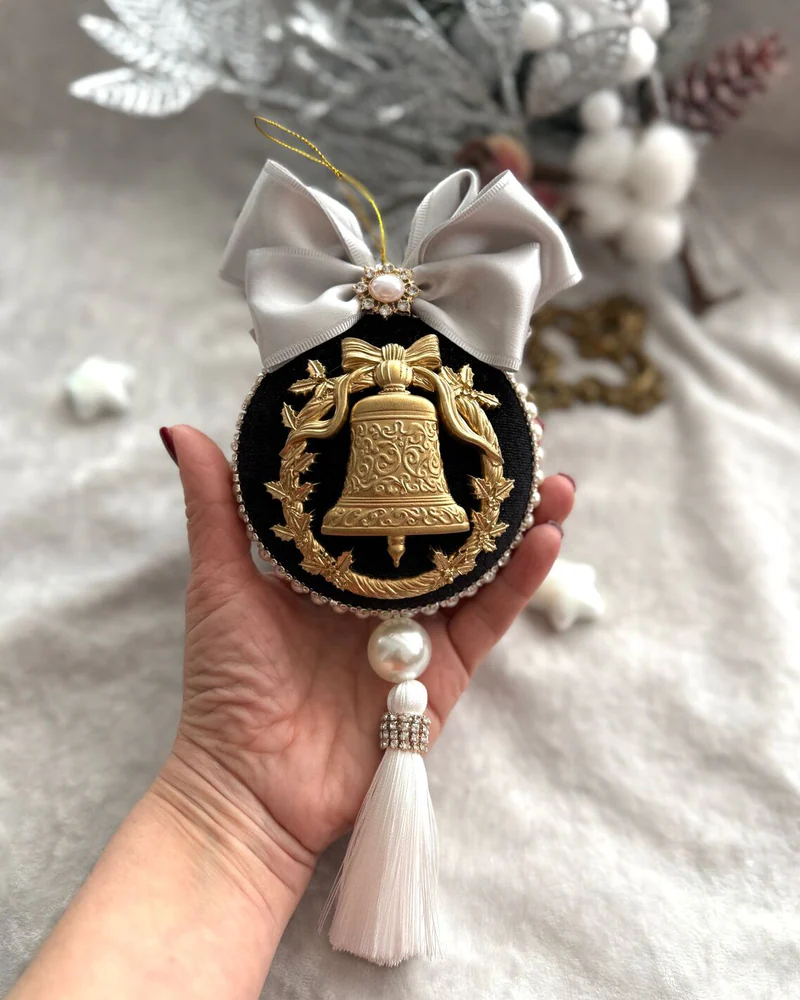 Подвеска интерьерная Заснеженные шишки — коричневый
