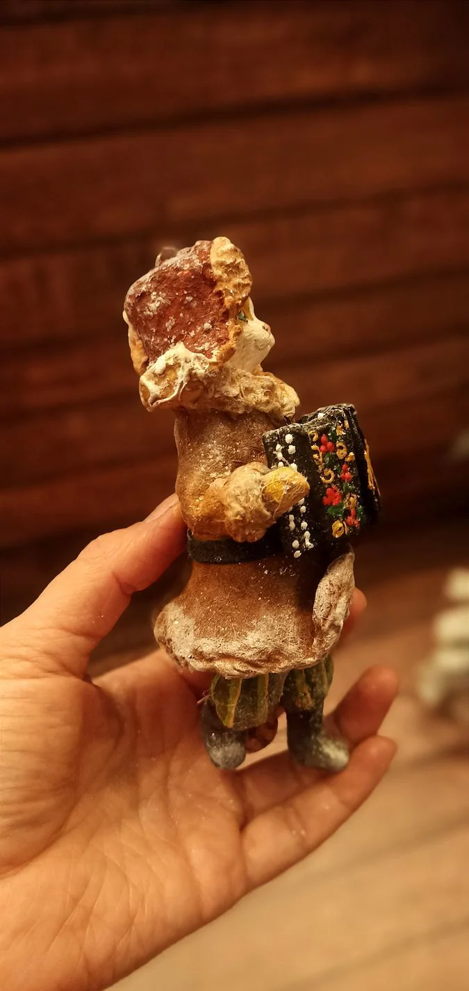 Кот Васька с гармошкой