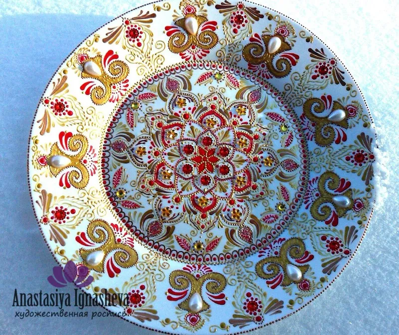 Декоративная тарелка с авторской росписью
