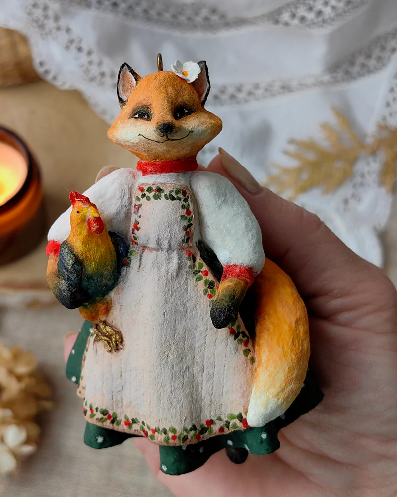 Ватная елочная игрушка Лисичка с петушком