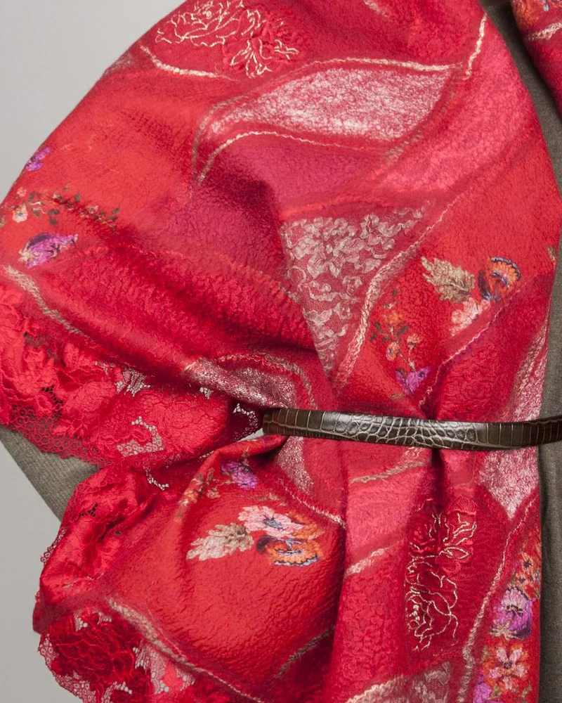 Палантин валяный "50 оттенков красного"
