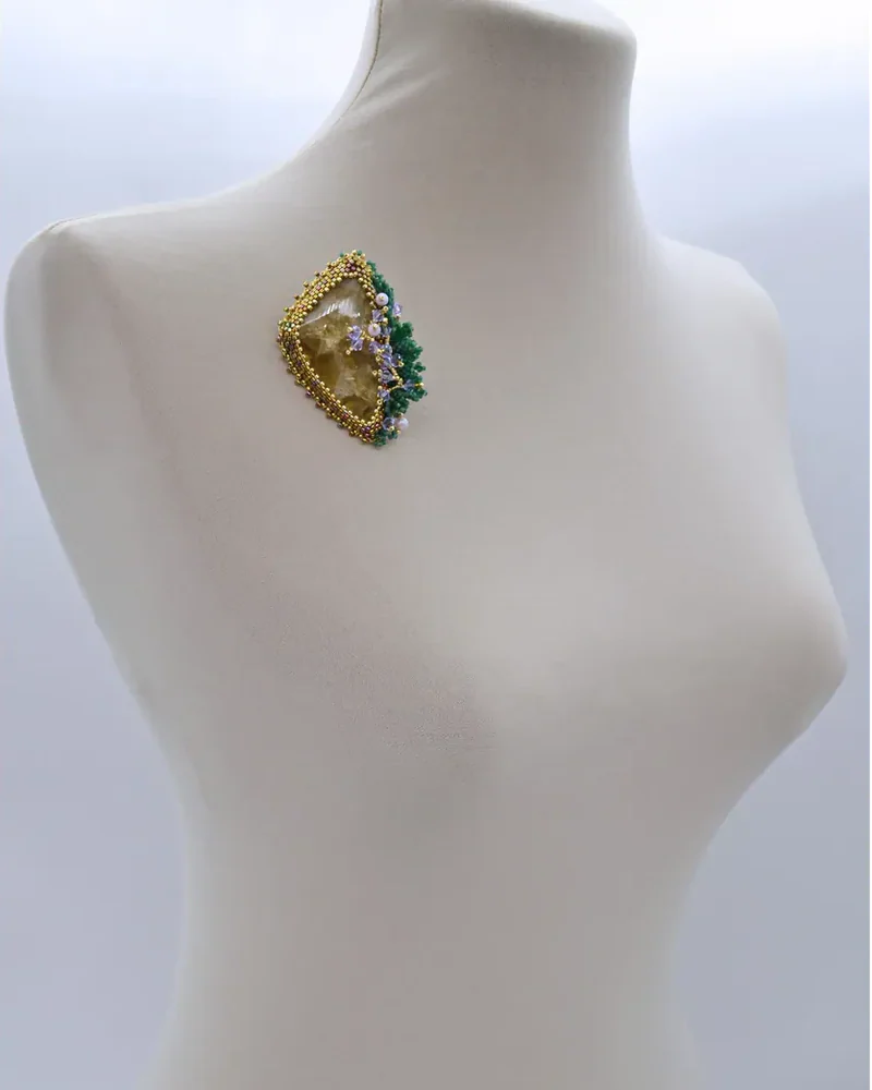 Брошь ручной работы с цитрином и Swarovski