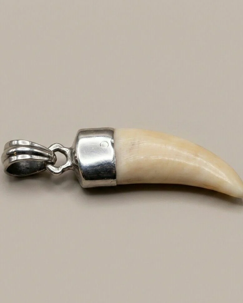 Кулон Клык