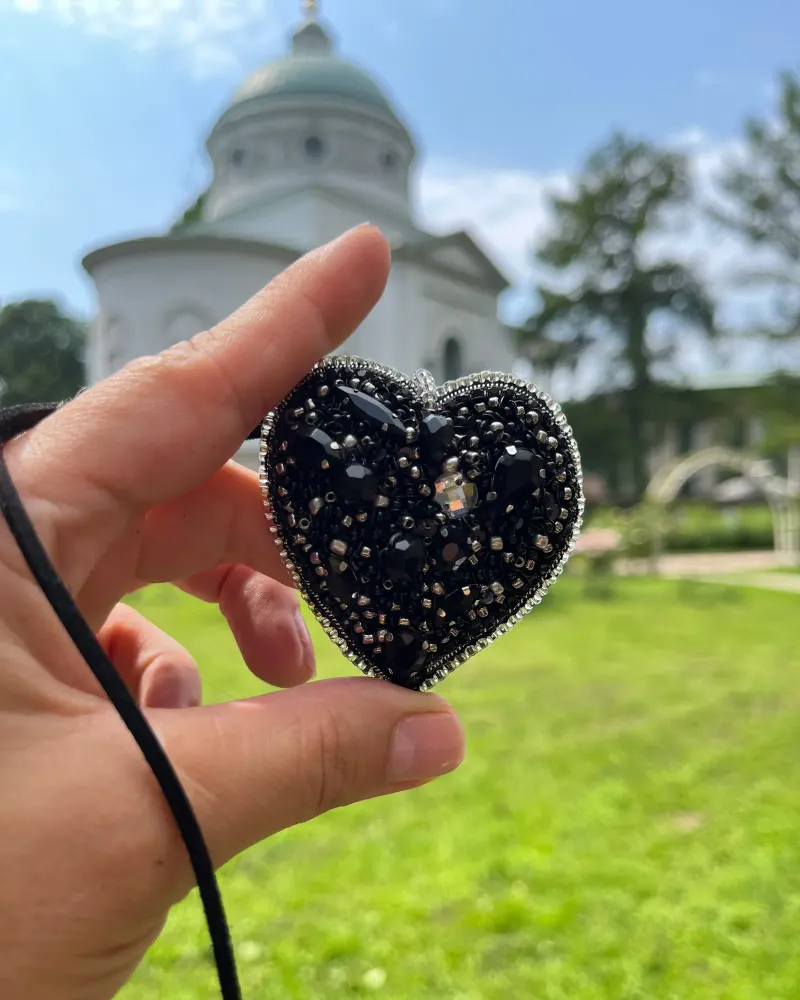 Чёрный кулон «Сердце»