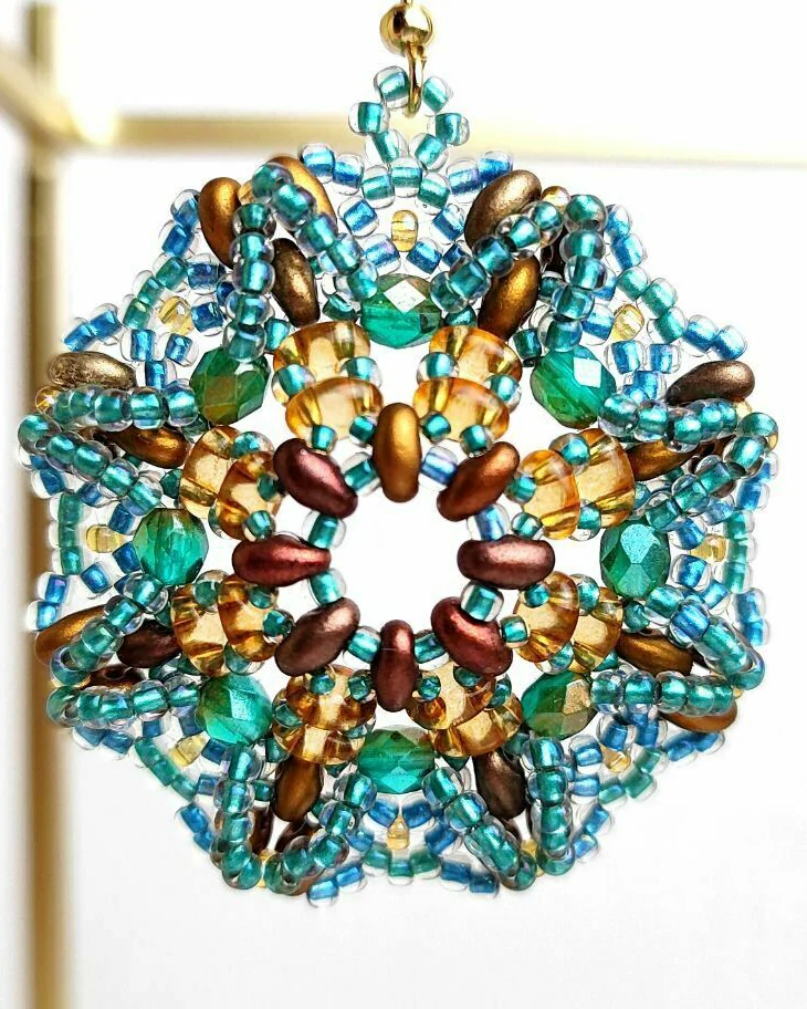 Круглые серьги из бисера бирюзовые золотистые