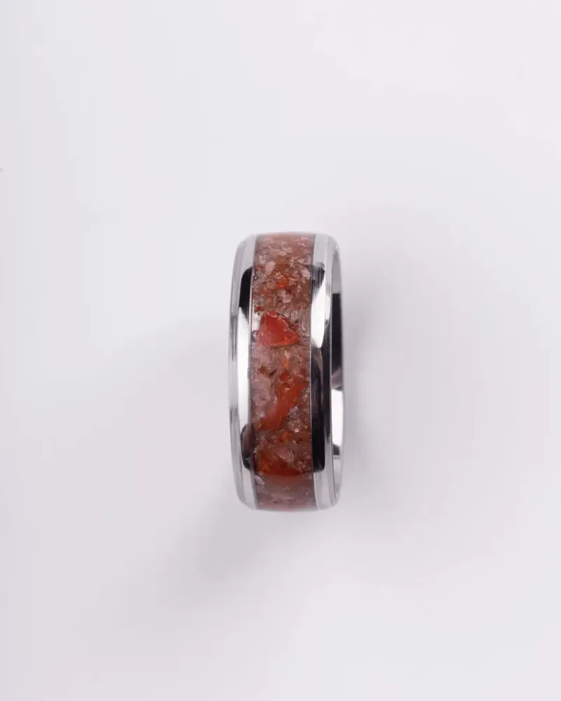 Стальное кольцо с сердоликом