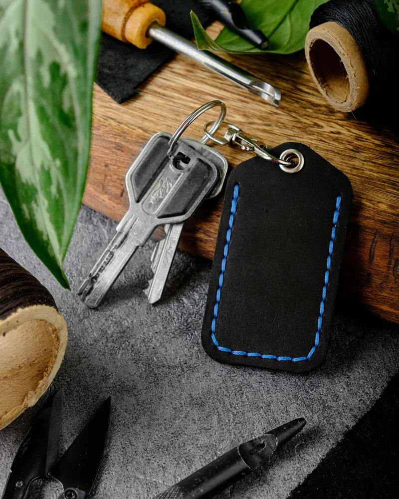 Брелок-чехол для ключей из натуральной кожи HELFORD Smart чёрно-синий
