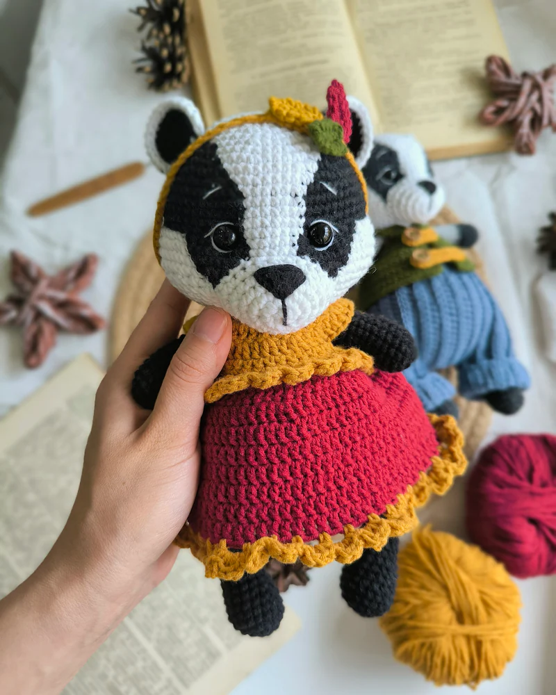 Вязаная игрушка Барсучок — Девочка