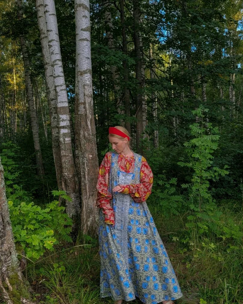 Костюм с сарафаном и долгорукавкой, разноцветный