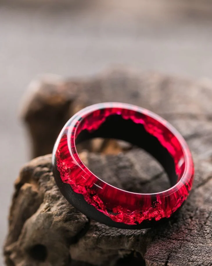 Кольцо из дерева и эпоксидной смолы Scarlet — Основной вариант