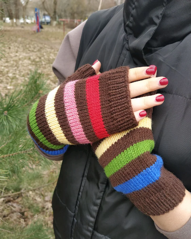 Радужные вязаные митенки спицами шерстяные полоски радуга RussianSocks — Шоколадные митенки