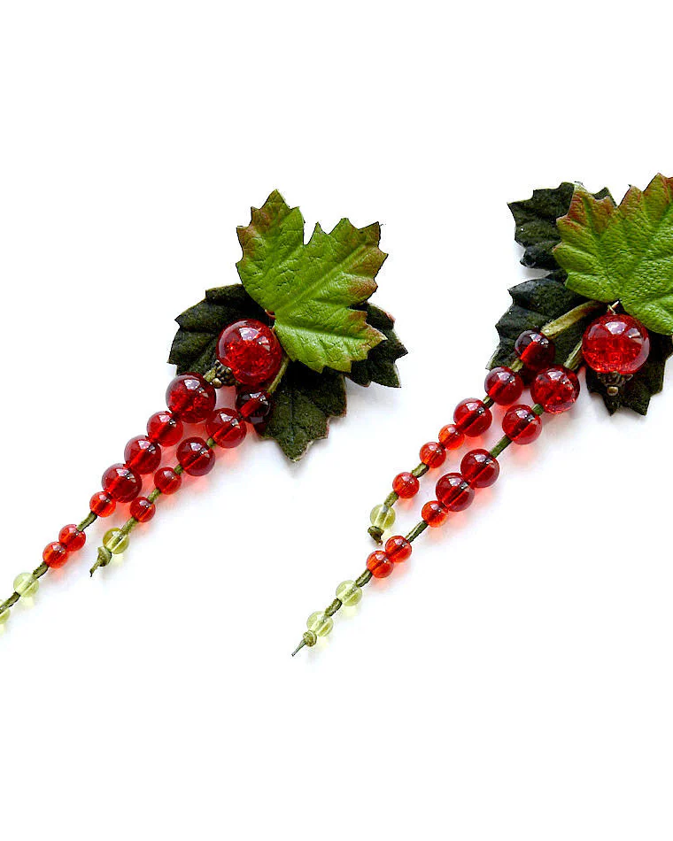 Серьги грозди из кожи и бусин Красная смородина