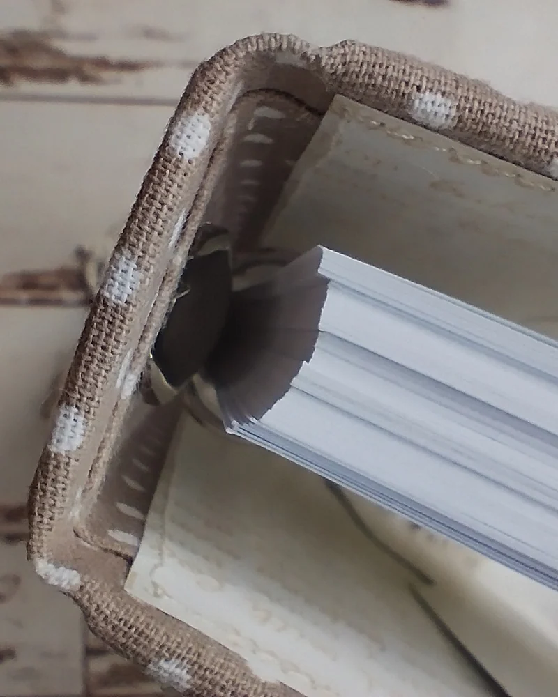Кулинарная книга на кольцах 13×16 см — Бежевая в горошек, эклер