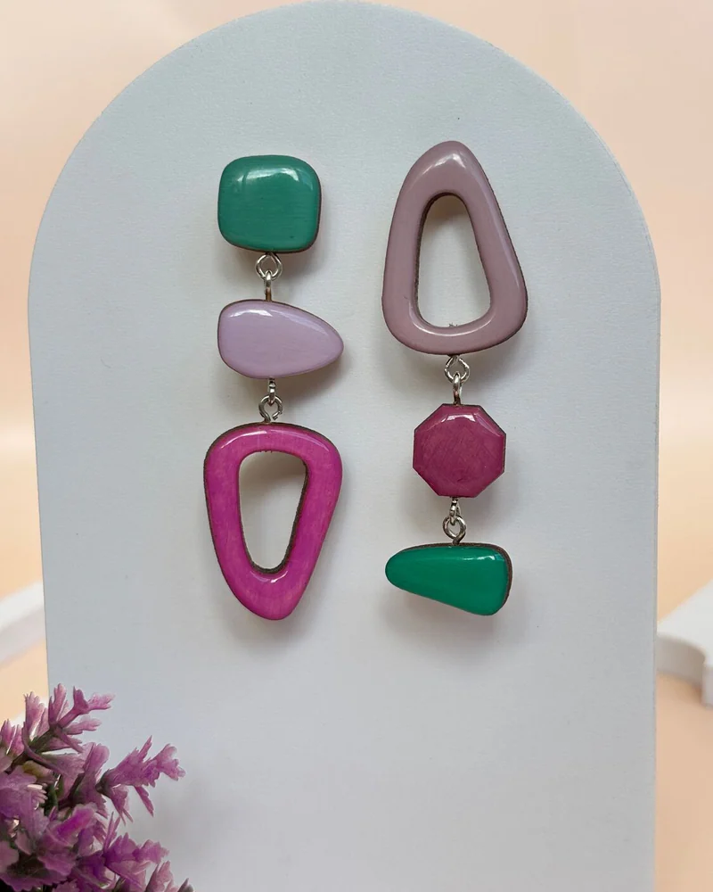Серьги асимметричные деревянные