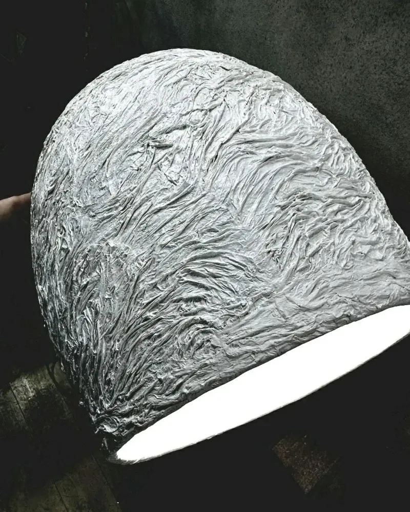 Белый рельефный подвесной светильник — 45×40 см