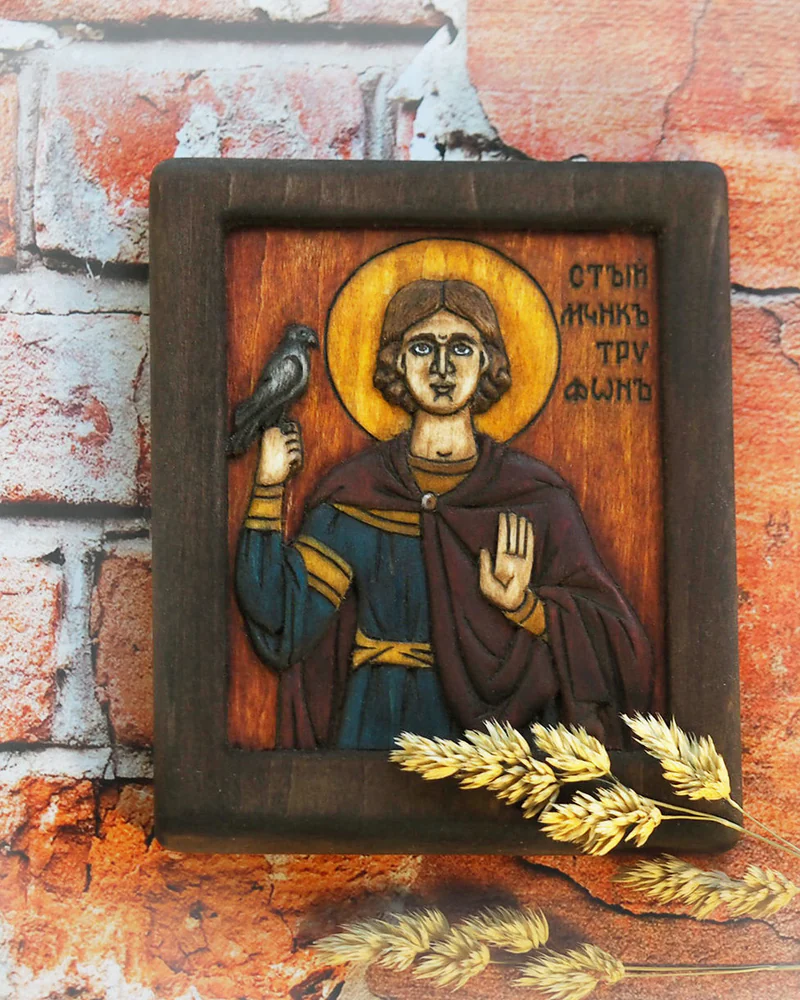 Св. мученик Трифон Апамейский - маленькая резная икона, дерево