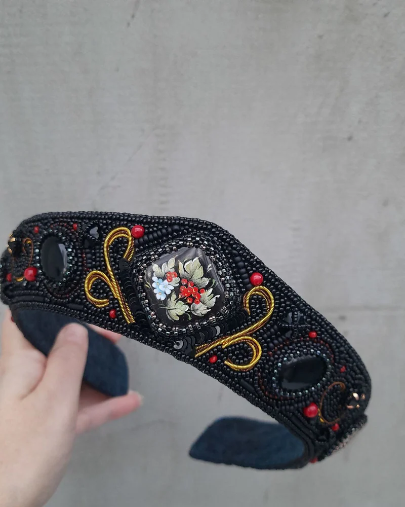 Кокошник стилизованный с натуральными камнями, финифтью Хохлома