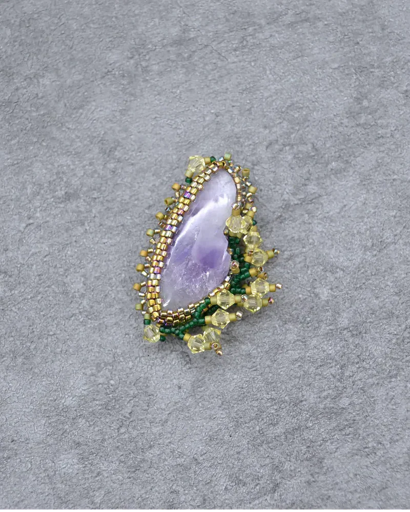 Брошь ручной работы с аметистом и Swarovski