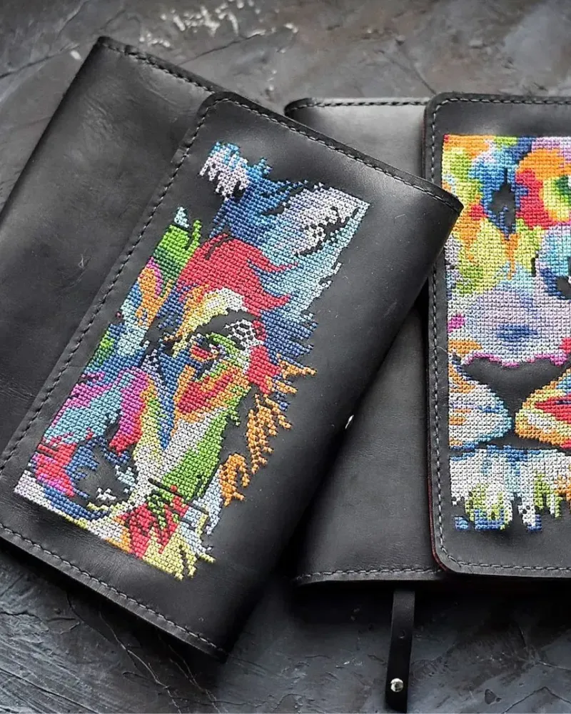 Кожаная обложка-органайзер в стиле Pop-art Lion — Чёрный