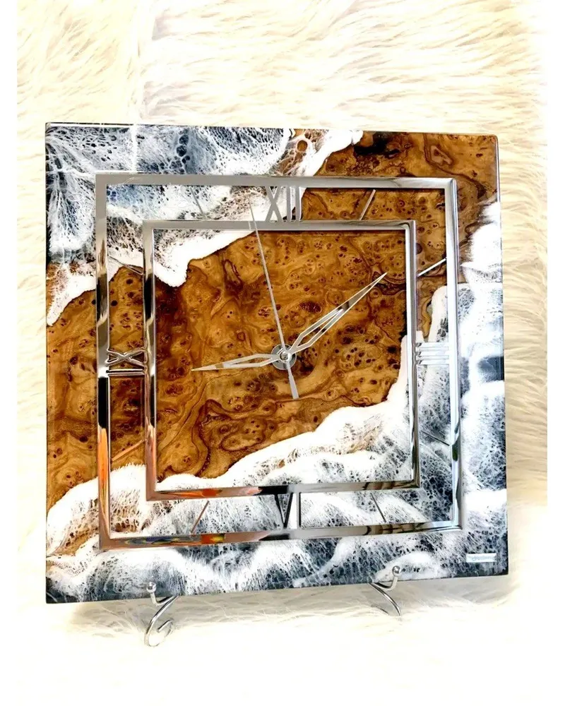 Настенные часы с карагачом — коричнево-серебристые, 35 × 35 см