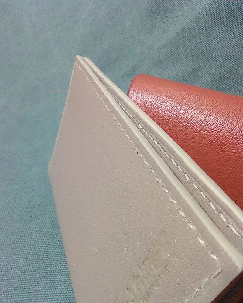 Обложка для паспорта и документов (докхолдер) из кожи — Серо-бежевый