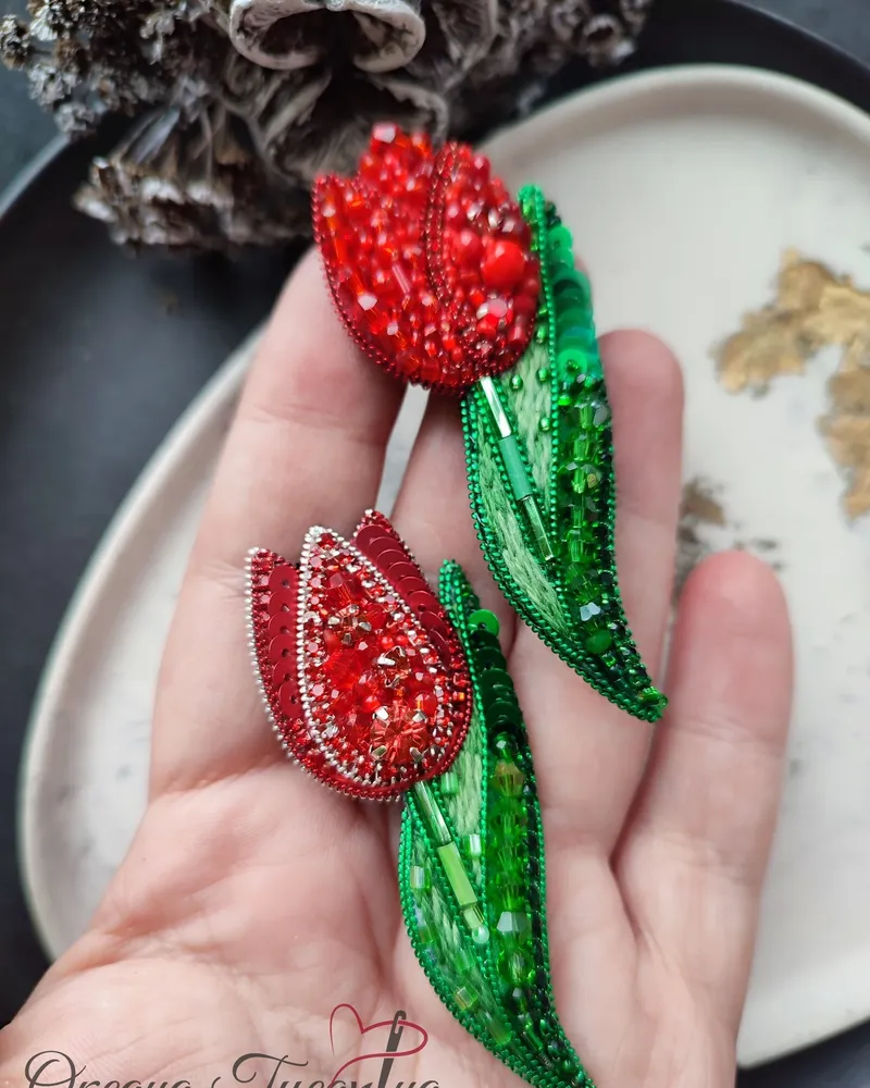 Брошь Тюльпан — красный с зелёным