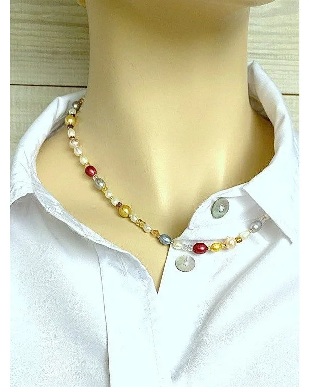 Колье из тонированного жемчуга — многоцветное, с бусинами Swarovski