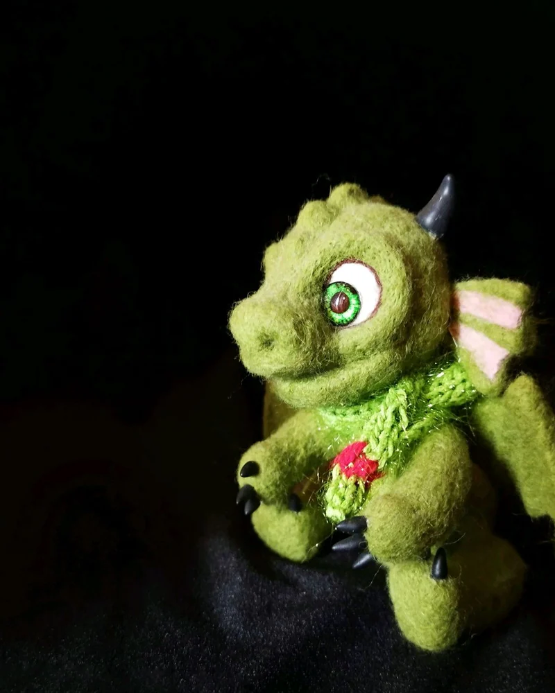 Зеленый Дракон фигурка из шерсти. Дракон игрушка