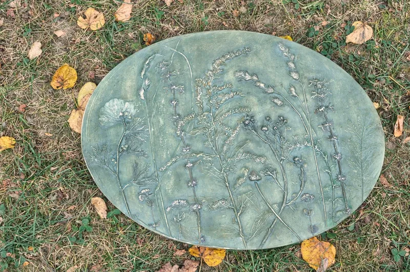 Ботанический барельеф: гречиха, василек, шток-роза