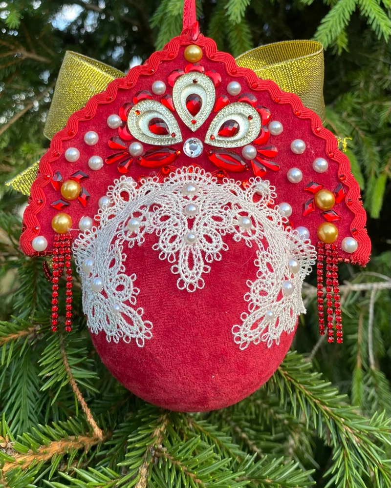 Ёлочная игрушка из коллекции Кокошники "Роскошь алого бархата"