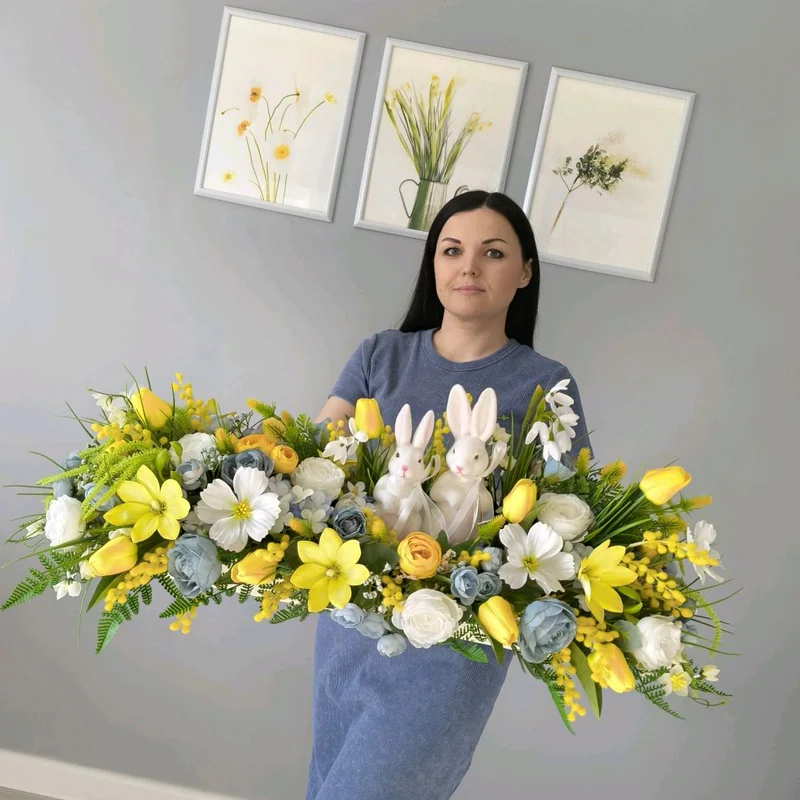 Весенняя композиция с зайчатами