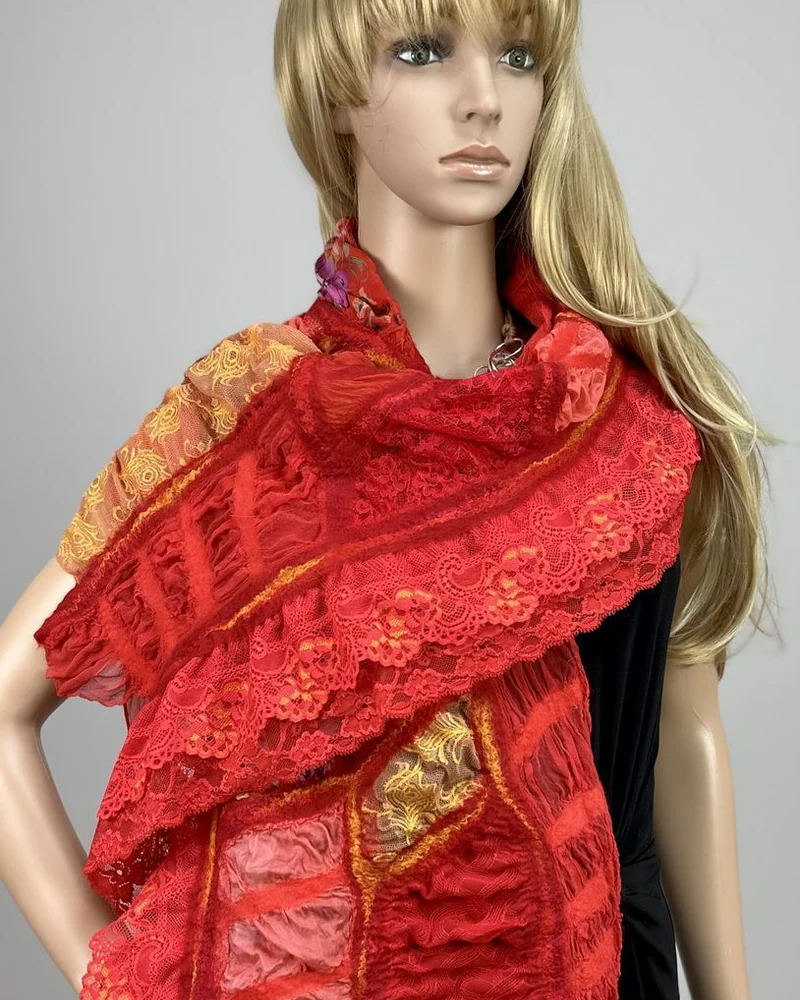 шарф валяный "Shades or red"
