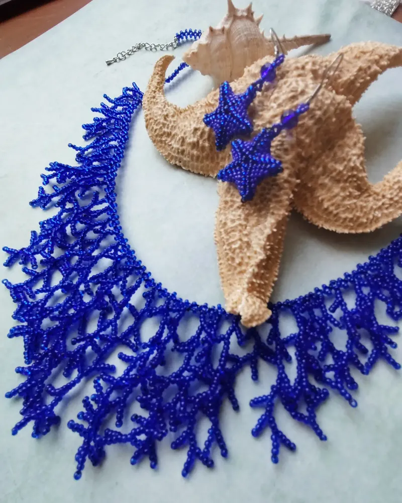 Колье «Коралл» из бисера