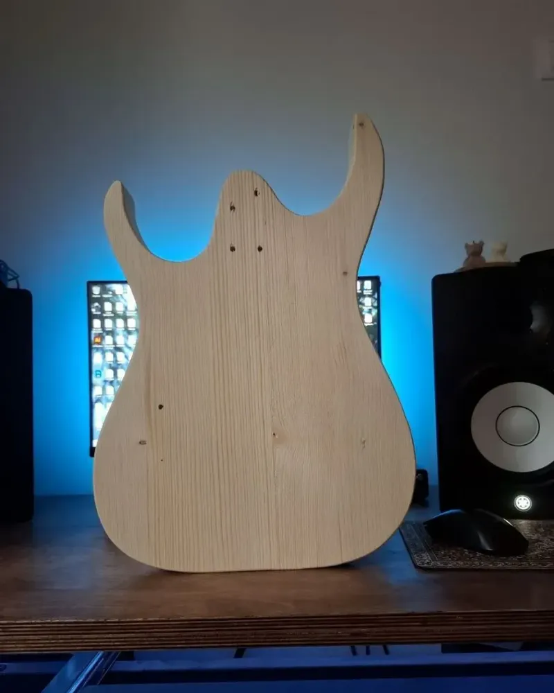 Корпус для электрогитары Superstrat HH из сосны — Сосна