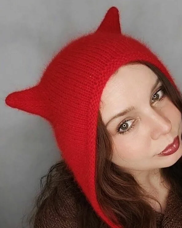 Шапка красная с ушками из ангоры чепчик с ушками