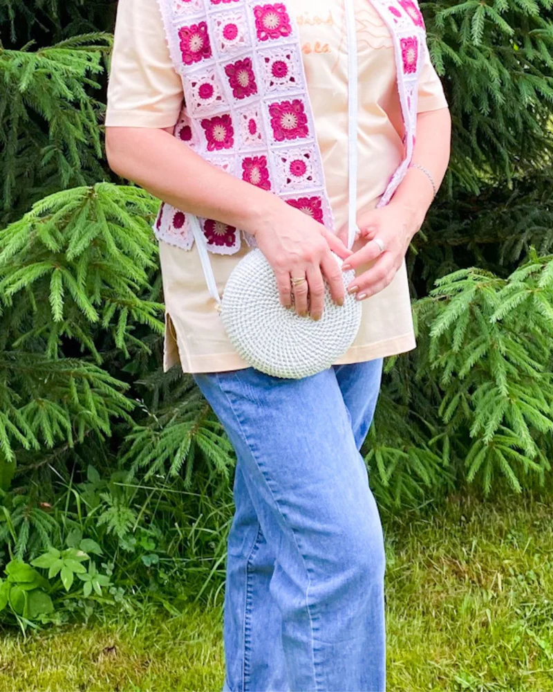 Летний жилет крючком из квадратных мотивов розово-бордовый — Основной